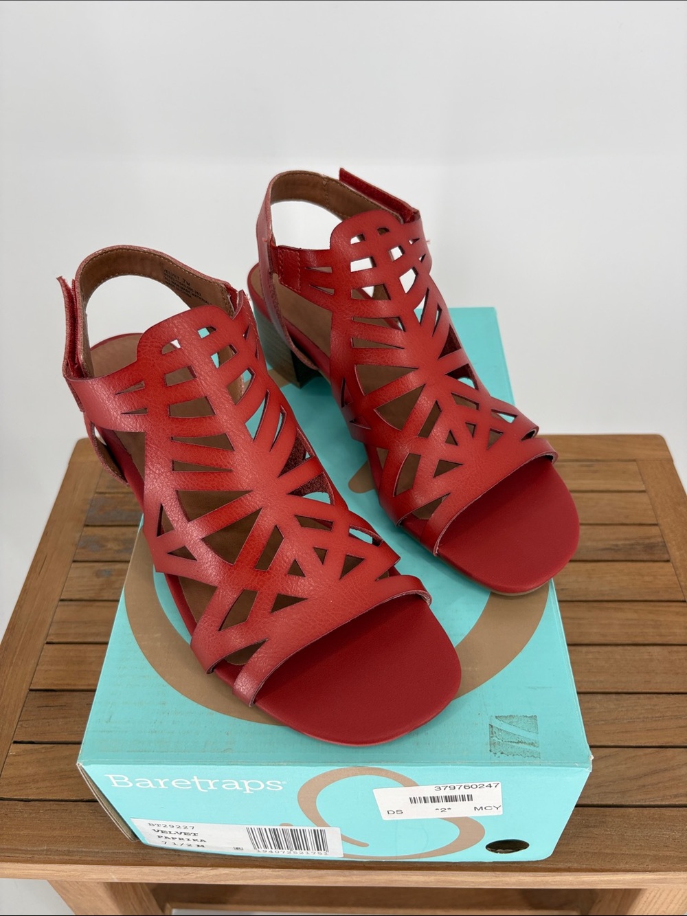 New Women’s BareTraps Velvet paprika Cutout Slingback Sandals size 7 1/2 M